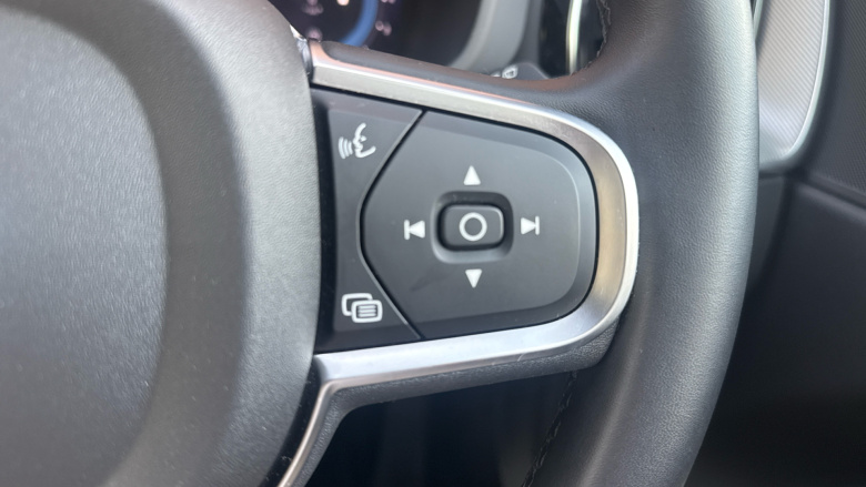 Volvo XC60 2.0 B5P Core 5dr AWD Geartronic Petrol Estate